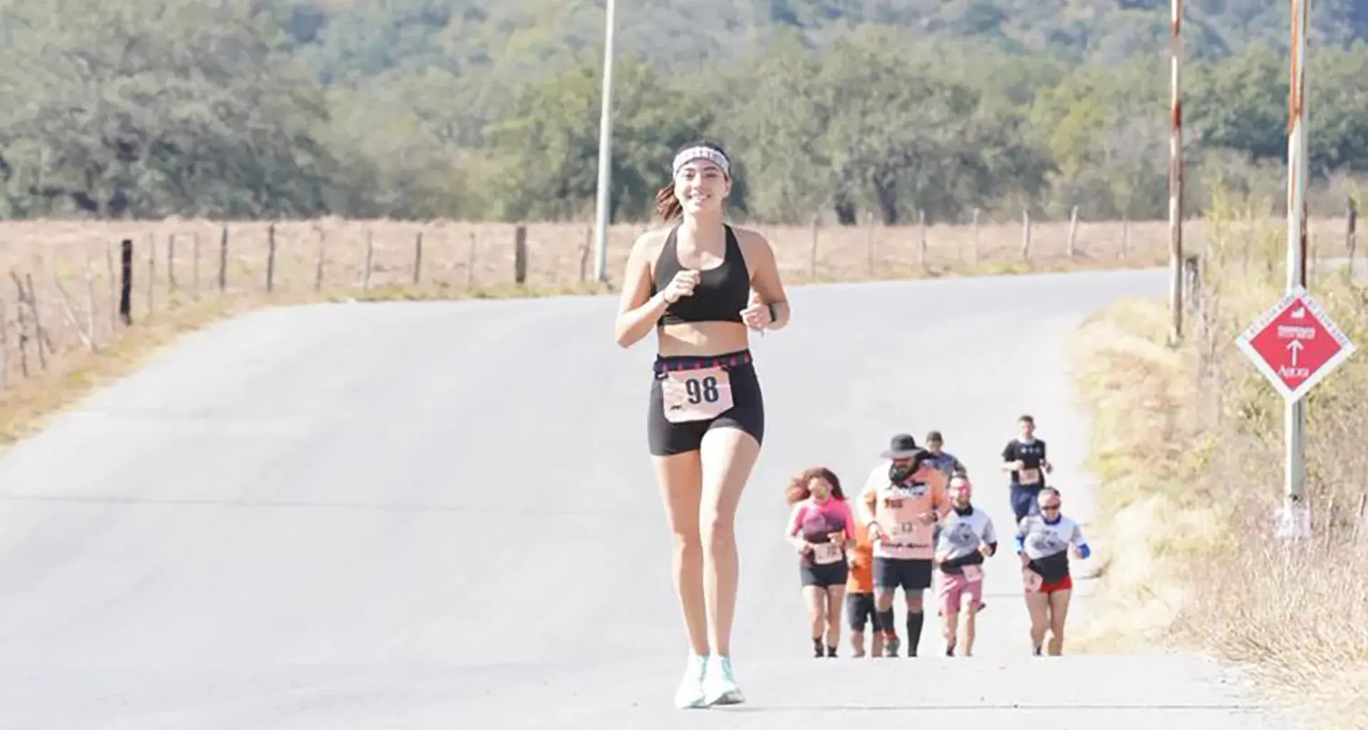 Daniela García corriendo la backyard de Santiago