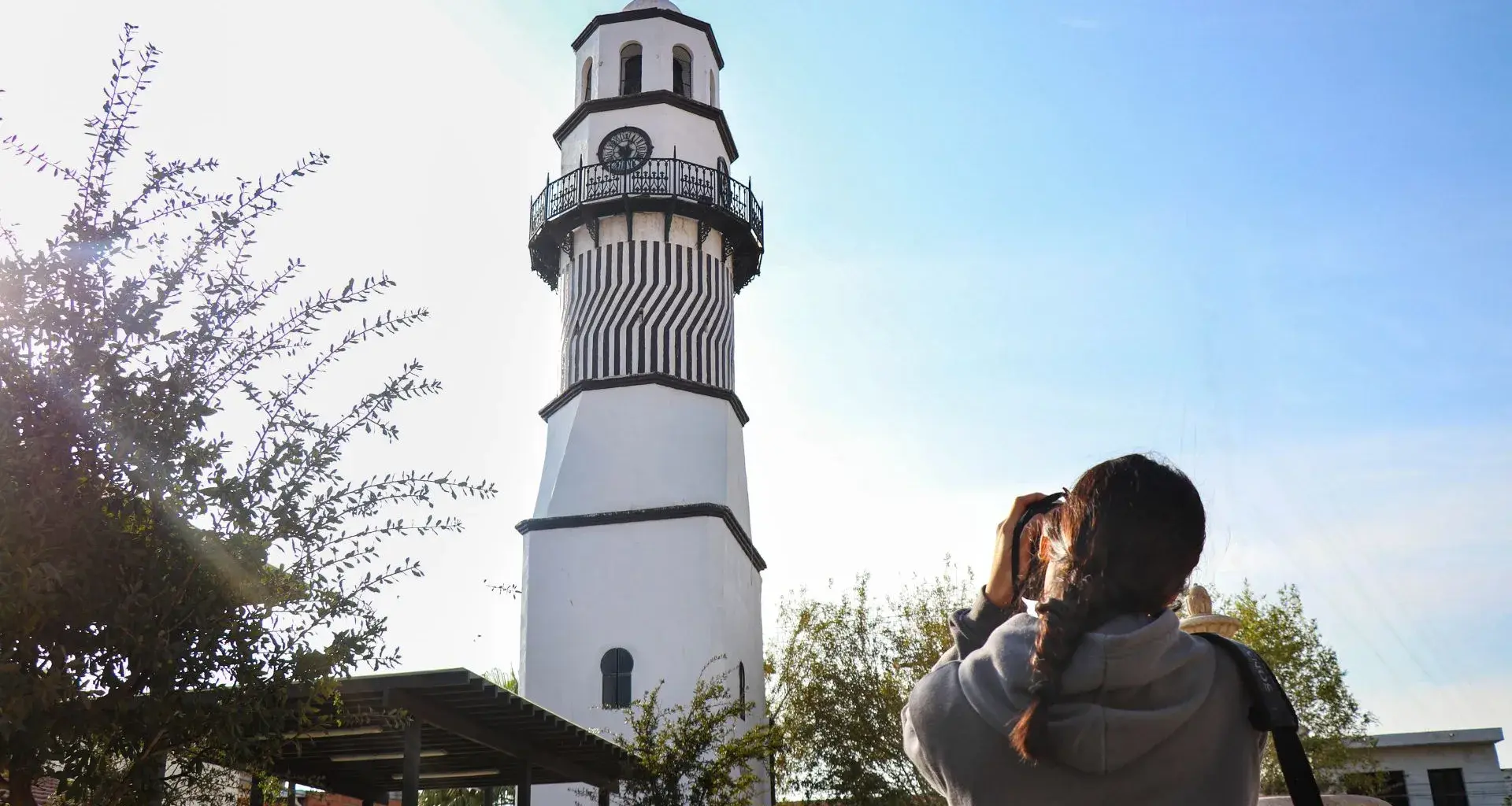 Alumna del Tec de Monterrey captura y prepara exposición fotográfica de inmuebles históricos de San Pedro, Coahuila