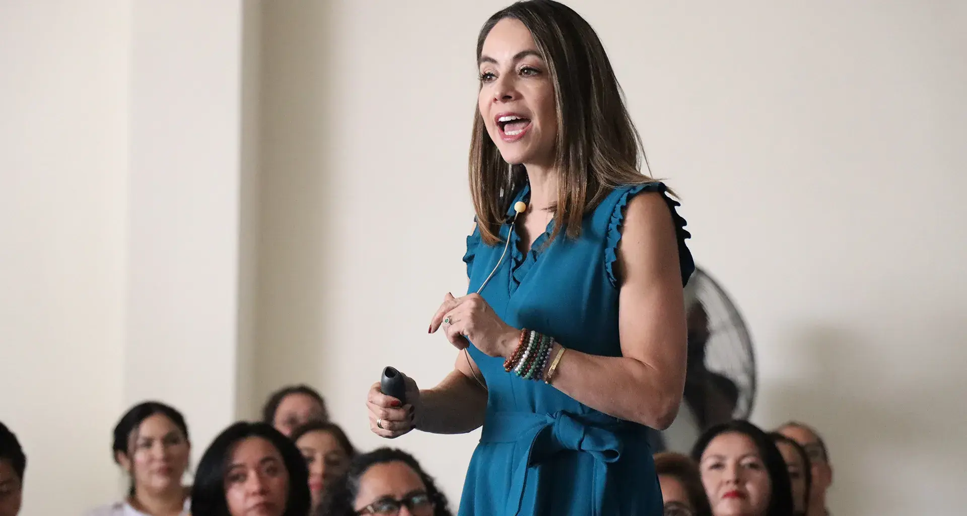 Congreso en PrepaTec reunió especialistas y familias para abordar retos adolescentes, destacando el vínculo familiar, comunicación y educación en valores como clave para prevenir conductas de riesgo.