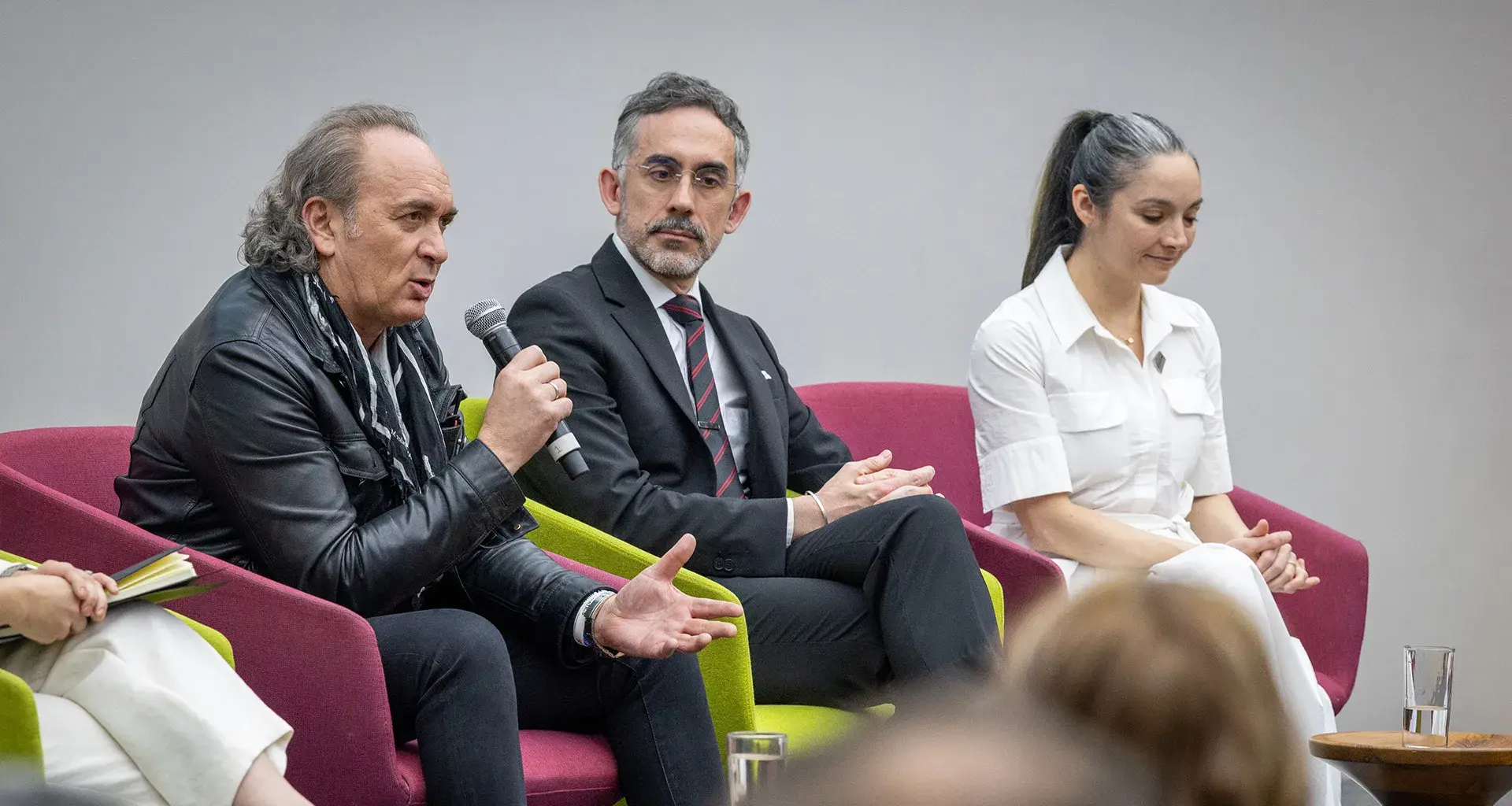 Panel de egresados de arquitectura