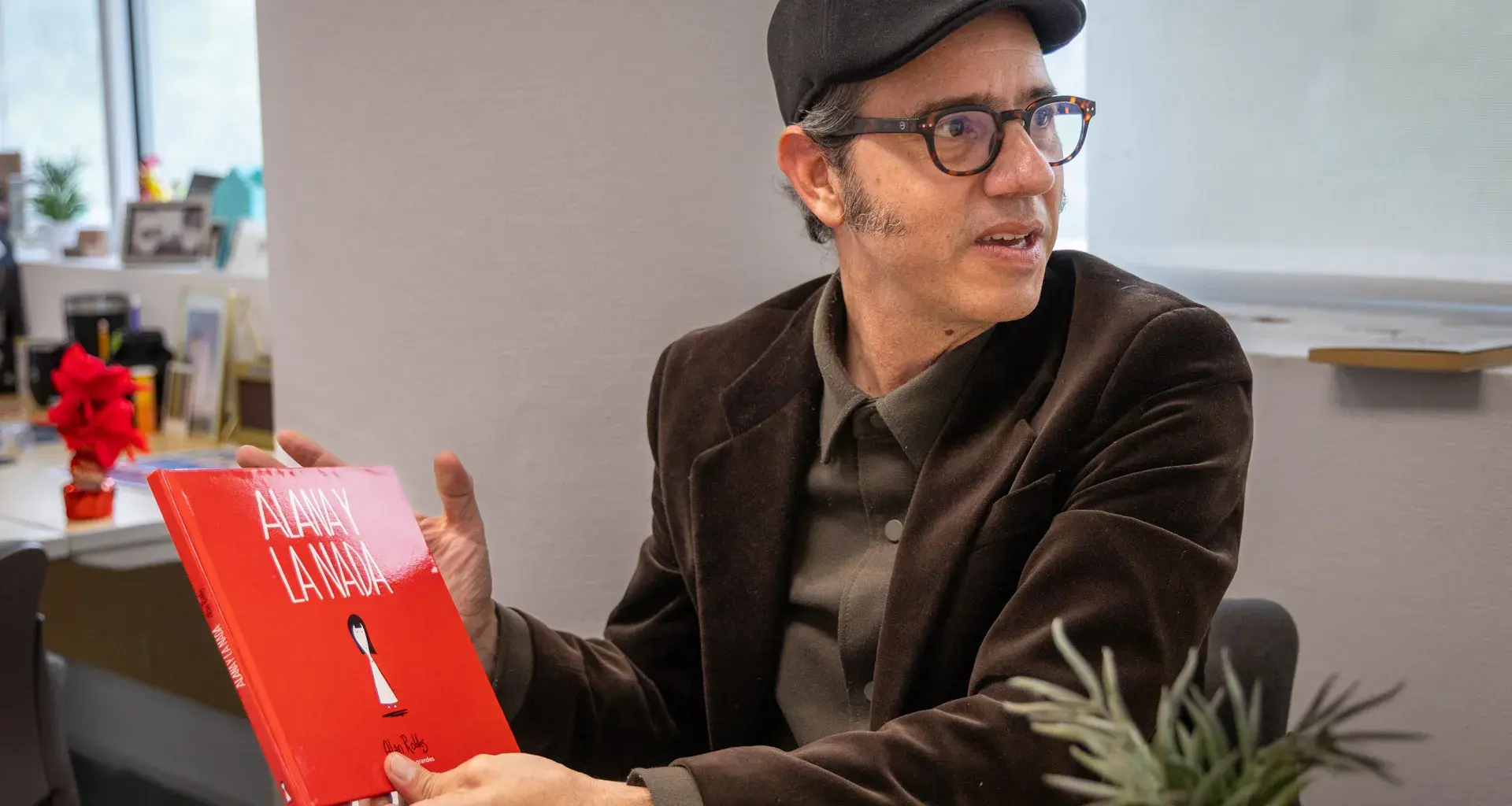 Alan Robles lanza libro infantil Alana y la nada
