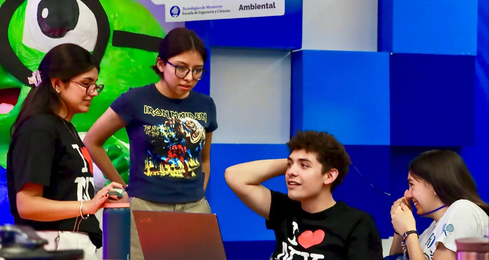 Participantes en BioHack 2026.