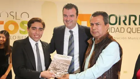 Entregan catálogo de edificios históricos a la ciudad de Torreón