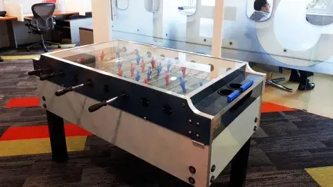 Futbolito, basket y snacks... así son las nuevas oficinas del Tec