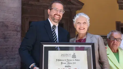 Entregan Premio Jalisco 2018 a profesor por su labor científica