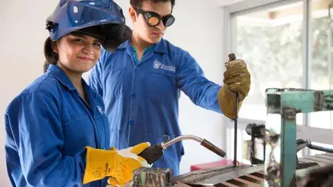 Los 900 jóvenes que el Tec ha becado con 100% para cambiar México