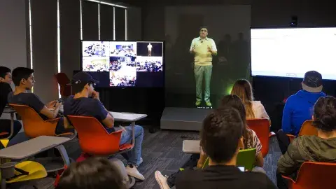 Todo lo que querías saber sobre las clases con proyección holográfica