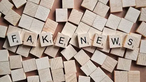 ¿Por qué la gente comparte noticias falsas? (Opinión experta)