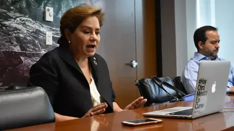 "Deja tu auto y toma el transporte para combatir el cambio climático"