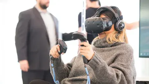 El futuro llegó: da Tec clases con realidad virtual colaborativa
