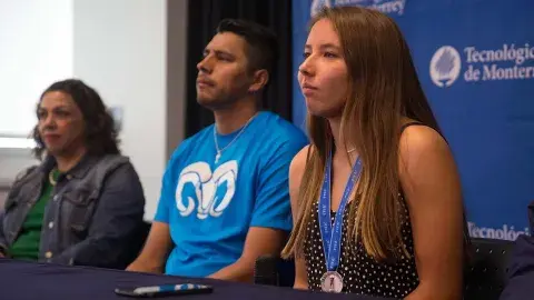 Regresa de mundial vestida de plata; sueña con ganar la copa del mundo