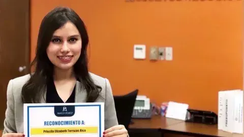 Banco de México reconoce a alumna chihuahuense 