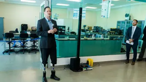 Hugh Herr inaugura laboratorio dedicado a la Biomecatrónica en el Tec