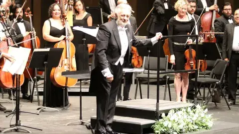 Participa Coro del Tec en concierto dirigido por Plácido Domingo 