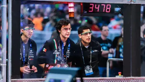 Ellos son parte de Lambot, el "Dream Team" de la robótica mexicana