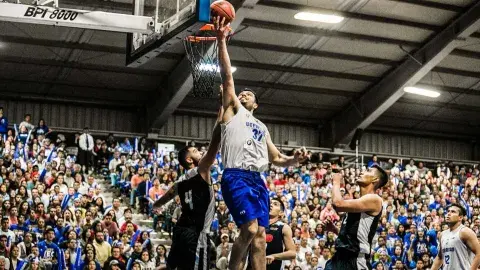 ¡La mueven! Conoce a las estrellas del basquet colegial mexicano