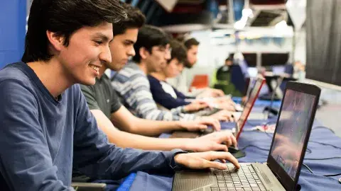 Entre la universidad y la consola de juego: los gamers estudiantes 
