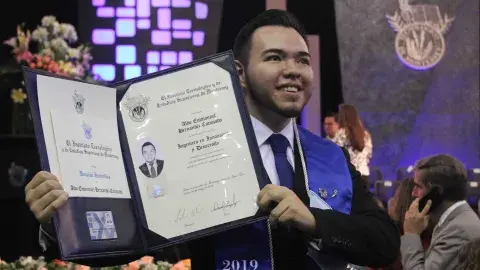 De líder a líder, egresa del Tec dejando legado de cambio social