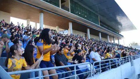 Viven ambiente de fiesta en el partido femenil de Sun Devils vs Tigres
