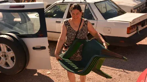 Maestra cambia fines de semana por rescatar colonia en Chihuahua