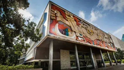 Avanza Tec de Monterrey 20 lugares en ranking mundial; llega al 158