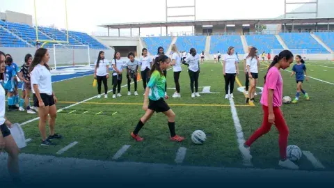Comparten jugadoras internacionales su pasión por el futbol 