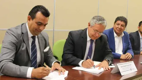 Grupo Aeroportuario del Pacífico y el Tec firman convenio