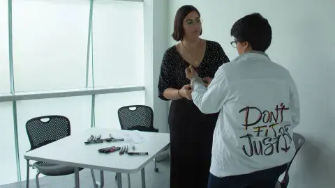 Crean ropa libre de prejuicios, género y talla