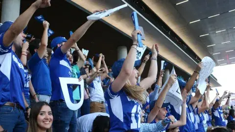 La afición también anota: ¡touchdowns de apoyo en Clásico!