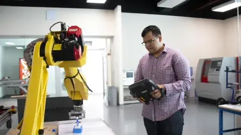 ¡Mexicano triunfa en Alemania! Participó en diseño de auto autónomo