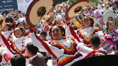 Es grupo folclórico del Tec Guadalajara parte de Récord Guinness