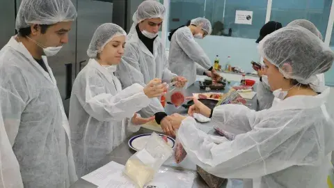 Fusionan jóvenes del Tec ciencia, cocina y arte en Semana i