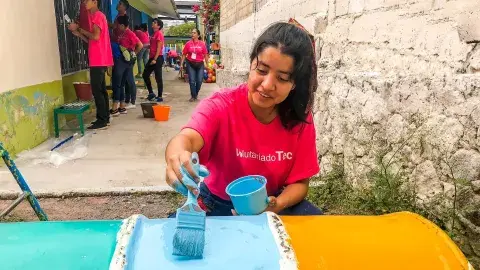 Pintan sonrisas a niños en Voluntariado Tec