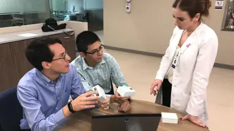 Con nueva tecnología: egresados mejoran la atención hospitalaria