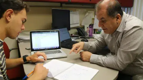 Recibe profesor de Tec Guadalajara premio nacional al Mérito Académico