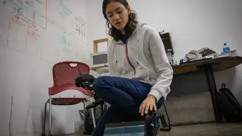 Con el diseño de robots busca inspirar mujeres