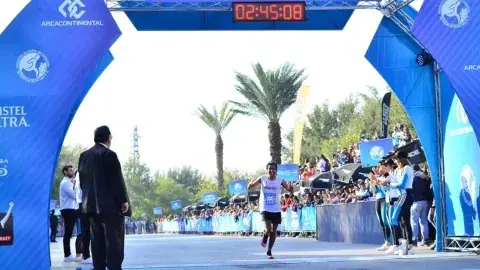 ¡Paso veloz! Egresado del Tec brilla en Maratón de Monterrey
