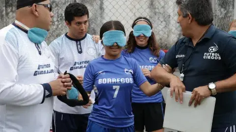 Borregas de PrepaTec Santa Anita juegan partido de futbol a ciegas