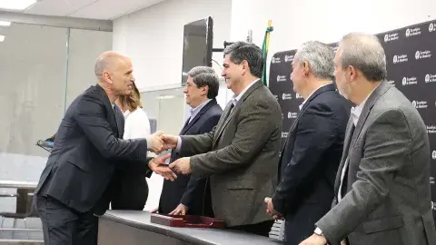 Reconocen su liderazgo y espíritu de servicio