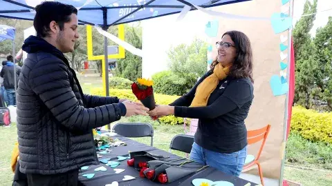 Viven Día del Amor y la Amistad en campus Monterrey (fotogalería)
