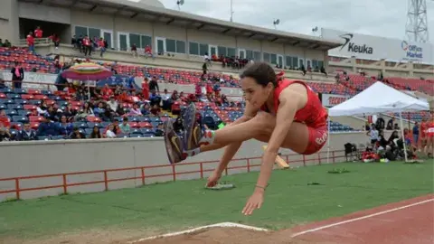 ¡Corre por su sueño! Con su salto triple alumna pasa al Nacional