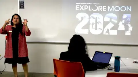 Colaboradora de la NASA promueve en TEC incursión de mujeres en STEM