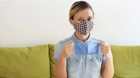What’s the correct way to wear a face mask?