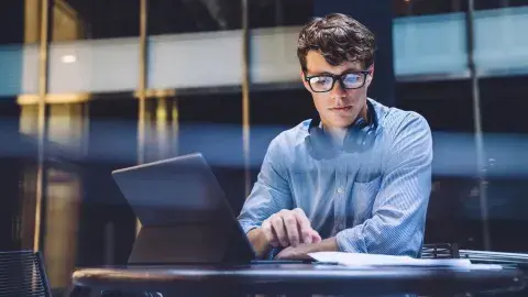 ¿Qué es el modelo de trabajo asíncrono para home office en equipo?