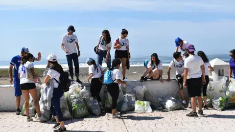 ¡Fuera basura! Se une PrepaTec Colima para limpiar playas de Tecomán