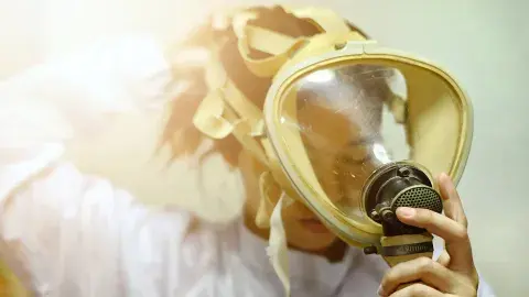 Adaptan mascarillas de buzo como cubrebocas especializados