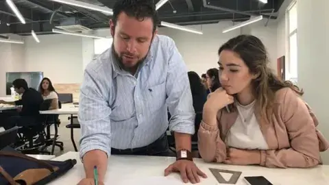 Guiar a alumnos Tec para realizar sus sueños es la meta de este mentor
