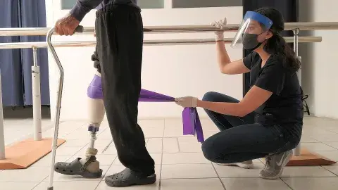Así ayuda emprendimiento incubado en Tec GDL a personas con amputación