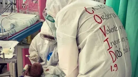 ¡Da esperanza! Egresado Tec y sacerdote visita enfermos de COVID-19