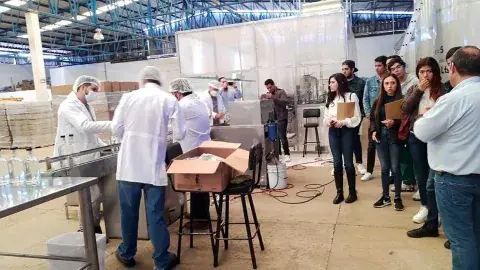 Aprenden a exportar: Aplican alumnos del Tec conocimientos a reto real